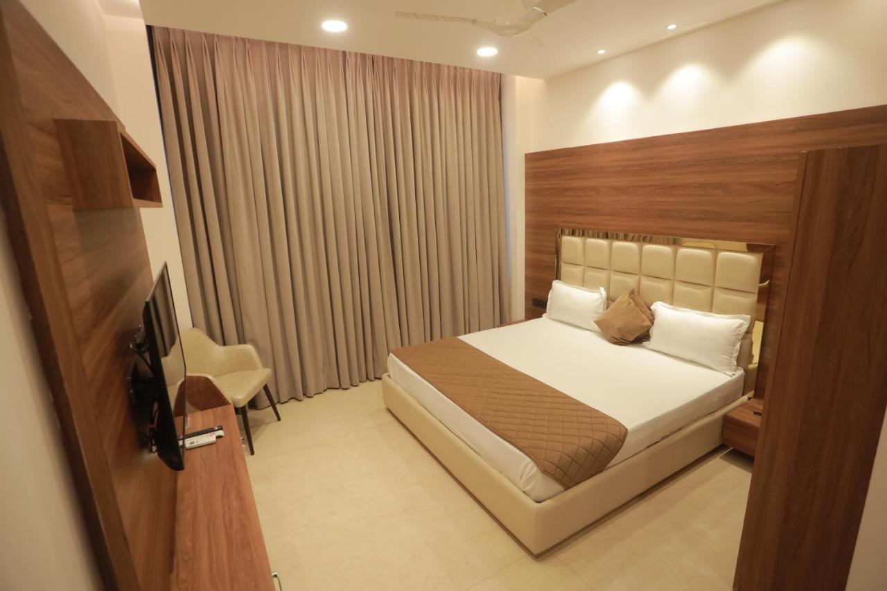 לודהיאנה Ovel Hotel מראה חיצוני תמונה